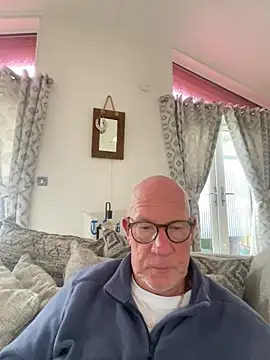 philefc online show from October 31, 2025, 2:18 pm