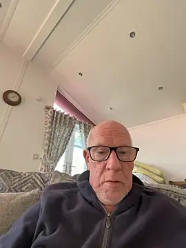 Snapshot of philefc chatting on March 4, 2026, 4:35 pm philefc online show from March 4, 2026, 4:35 pm