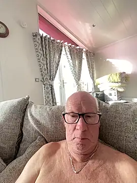 Snapshot of philefc chatting on March 5, 2026, 9:38 am philefc online show from March 5, 2026, 9:38 am