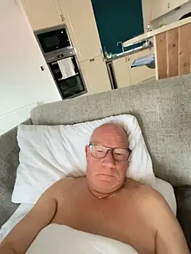 Snapshot of philefc chatting on March 31, 2026, 6:36 am philefc online show from March 31, 2026, 6:36 am