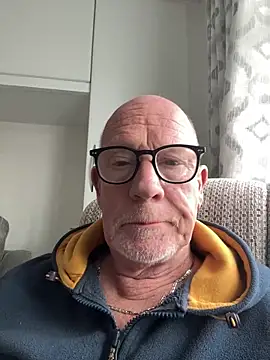 Snapshot of philefc chatting on April 17, 2026, 2:53 pm philefc online show from April 17, 2026, 2:53 pm