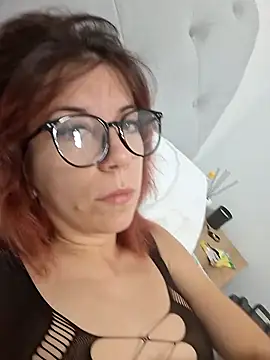 Anayssa  online show from September 18, 2025, 8:00 pm