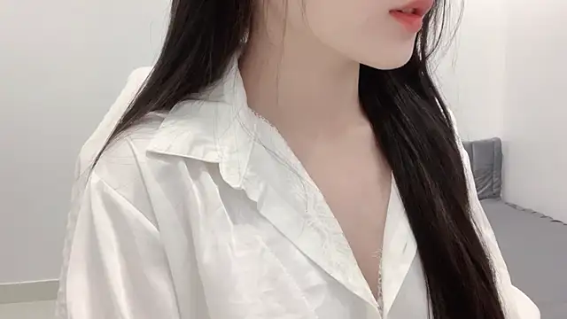    Lily    online show from April 25, 2026, 4:26 pm