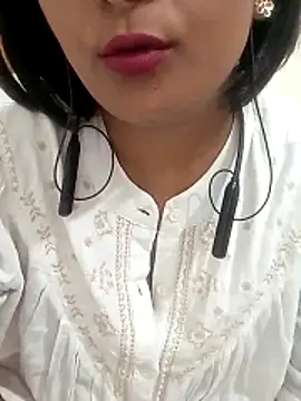 Queen Kushi4 online show from May 3, 2026, 10:05 pm