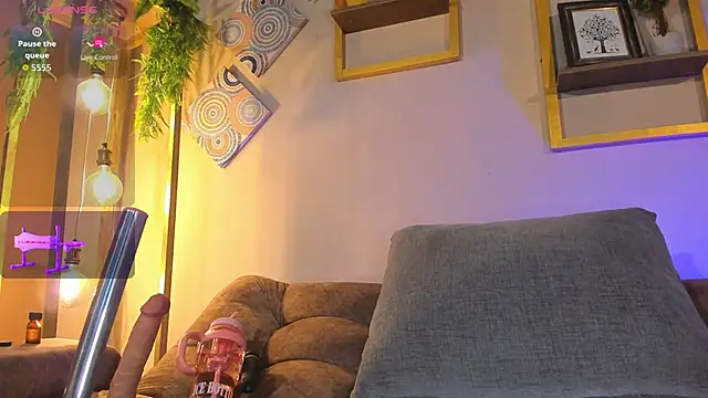 Snapshot of RACHELRUIZ chatting on October 18, 2025, 5:35 pm RACHELRUIZ online show from October 18, 2025, 5:35 pm