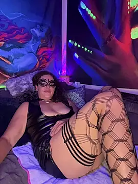 Snapshot of Nadja_Noir chatting on October 25, 2025, 10:59 pm Nadja Noir online show from October 25, 2025, 10:59 pm