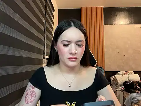 Snapshot of Yhanbeaufort18 chatting on October 2, 2025, 11:39 am Yhanbeaufort18 online show from October 2, 2025, 11:39 am