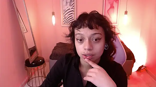 LadyWawy online show from September 10, 2025, 1:11 pm