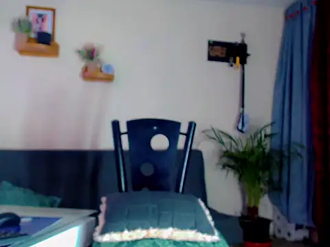 Snapshot of Lesly_Zafiro- chatting on September 8, 2025, 5:45 pm Lesly Zafiro- online show from September 8, 2025, 5:45 pm