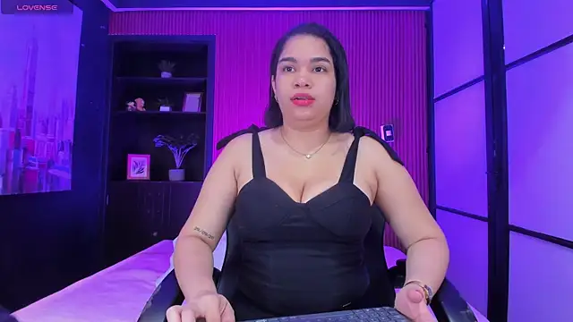 SamaraAnders  online show from June 16, 2026, 5:32 am