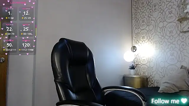 Lucigh  online show from November 8, 2025, 7:34 pm