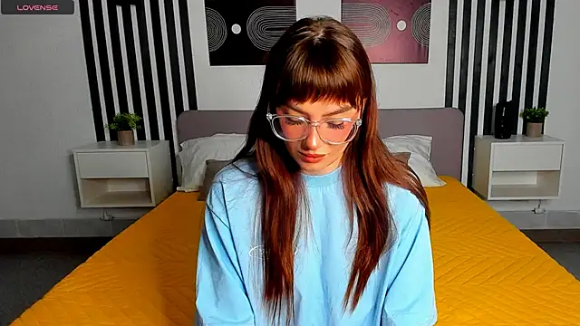 Snapshot of Emily_Tylerr chatting on September 19, 2025, 8:16 am Emily Tylerr online show from September 19, 2025, 8:16 am