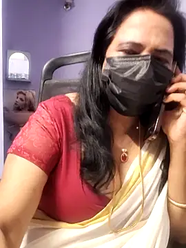 mallu-lover online show from November 6, 2025, 1:56 pm