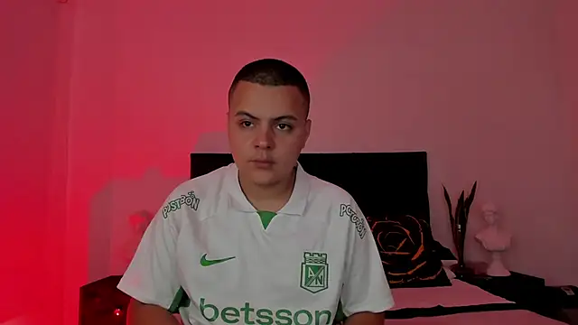 NoahLux online show from September 17, 2025, 7:48 pm