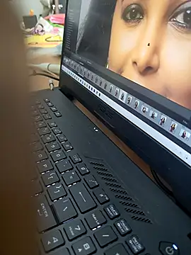 WickedSunny25 online show from October 28, 2025, 6:32 pm