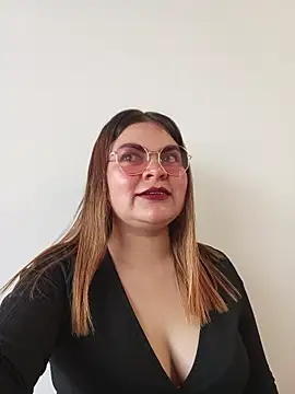 LUCIANA  99 online show from October 31, 2025, 3:35 pm