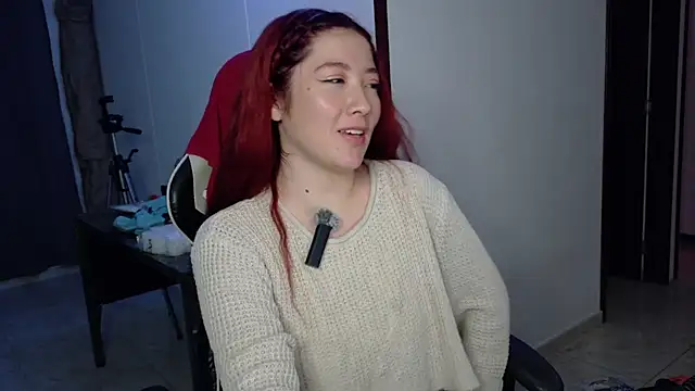 Snapshot of lunnaa_ chatting on October 23, 2025, 2:55 am lunnaa online show from October 23, 2025, 2:55 am