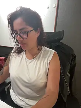 Camila Garcia  online show from September 27, 2025, 2:00 pm