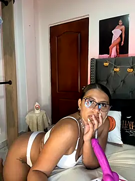 ema zoe online show from October 5, 2025, 9:45 pm