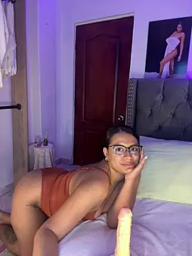 Snapshot of ema_zoe chatting on June 25, 2026, 12:10 am ema zoe online show from June 25, 2026, 12:10 am