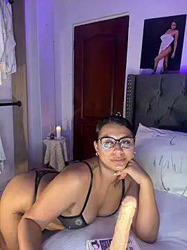 Snapshot of ema_zoe chatting on July 9, 2026, 12:04 am ema zoe online show from July 9, 2026, 12:04 am