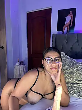 Snapshot of ema_zoe chatting on August 1, 2026, 12:10 am ema zoe online show from August 1, 2026, 12:10 am