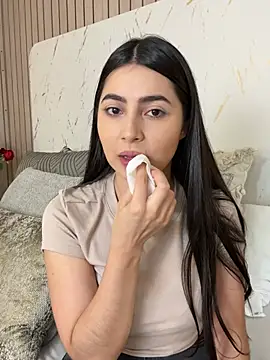 EmelyParker online show from April 26, 2026, 7:44 pm