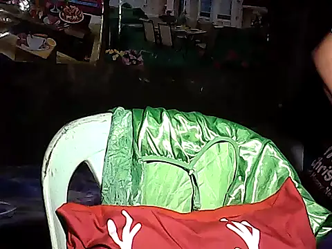 Snapshot of Adeline05 chatting on January 11, 2026, 12:10 pm Adeline05 online show from January 11, 2026, 12:10 pm