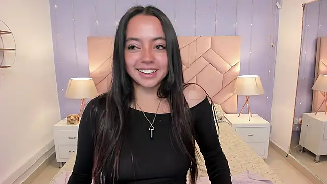 Lara Rouss  online show from September 9, 2025, 2:22 am