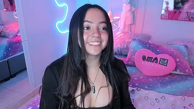 Snapshot of Lara_Rouss_ chatting on September 20, 2025, 4:13 am Lara Rouss  online show from September 20, 2025, 4:13 am