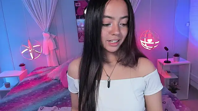 Snapshot of Lara_Rouss_ chatting on September 27, 2025, 1:21 am Lara Rouss  online show from September 27, 2025, 1:21 am