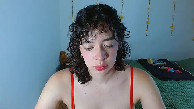 sajecrismaa online show from February 13, 2026, 8:27 pm