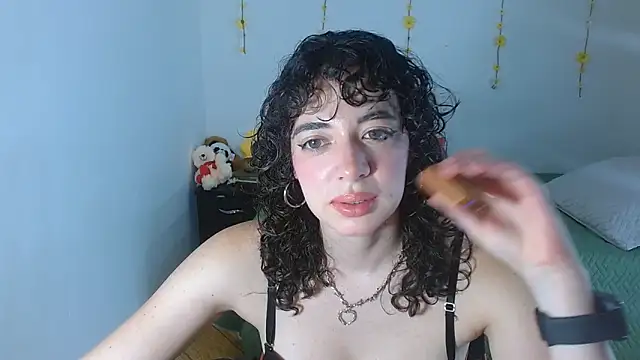 sajecrismaa online show from March 21, 2026, 8:01 pm