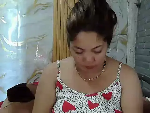Snapshot of dimple_anne1 chatting on April 28, 2026, 7:13 am dimple anne1 online show from April 28, 2026, 7:13 am