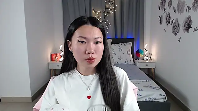 LunaPurrr online show from September 14, 2025, 1:21 pm