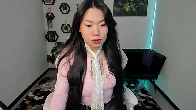 LunaPurrr online show from November 18, 2025, 1:11 am