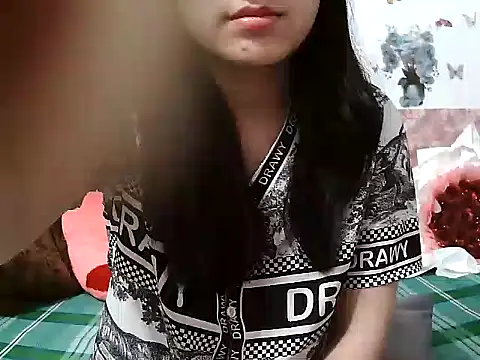 Linda-24 online show from March 18, 2026, 10:57 pm