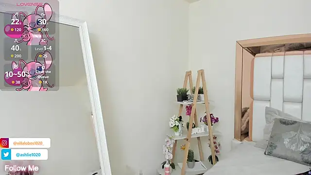 Snapshot of MiaVillalobos chatting on September 21, 2025, 3:35 pm MiaVillalobos online show from September 21, 2025, 3:35 pm