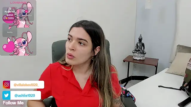 Snapshot of MiaVillalobos chatting on October 17, 2025, 12:08 pm MiaVillalobos online show from October 17, 2025, 12:08 pm