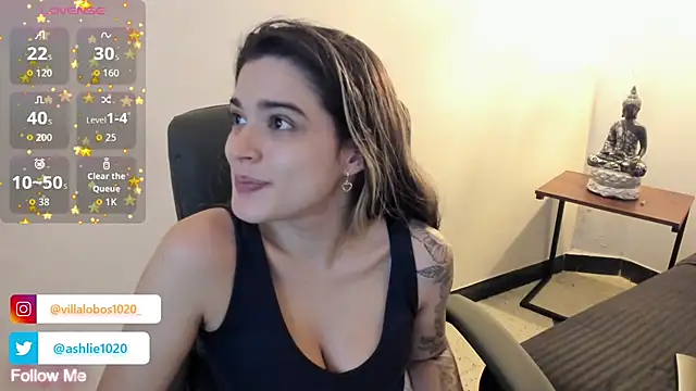 Snapshot of MiaVillalobos chatting on October 30, 2025, 12:06 pm MiaVillalobos online show from October 30, 2025, 12:06 pm