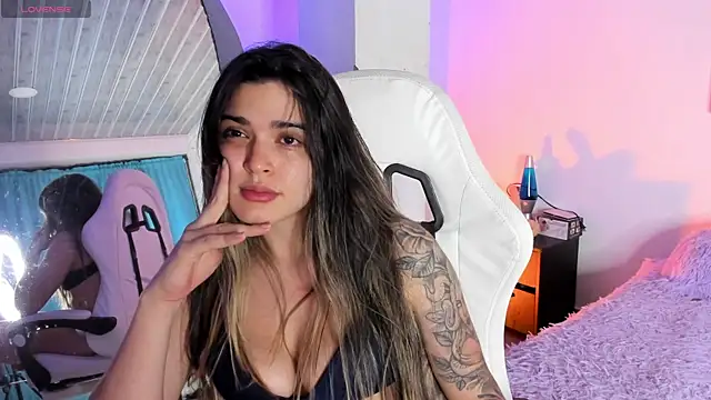 MiaVillalobos online show from May 12, 2026, 2:19 am