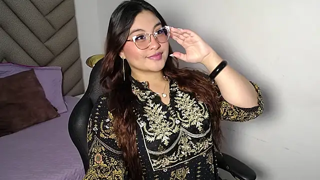 Snapshot of heluejamil chatting on October 17, 2025, 12:19 pm heluejamil online show from October 17, 2025, 12:19 pm