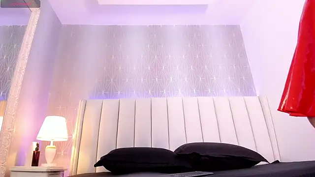 Mia-Medina online show from May 4, 2026, 7:32 pm