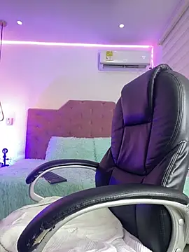 Snapshot of Velveet_x chatting on October 22, 2025, 12:27 pm Velveet x online show from October 22, 2025, 12:27 pm