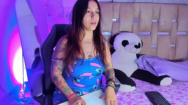 JulianaCarter online show from October 16, 2025, 7:59 pm