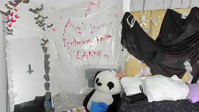 JulianaCarter online show from October 22, 2025, 7:35 pm