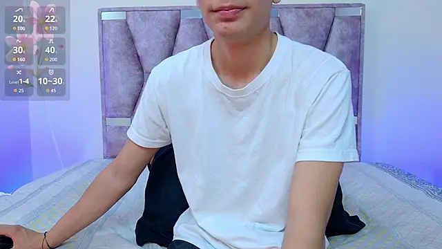 lana and liam  online show from October 3, 2025, 10:23 am