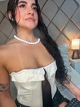 AngelinaDuvall online show from August 5, 2026, 7:28 pm