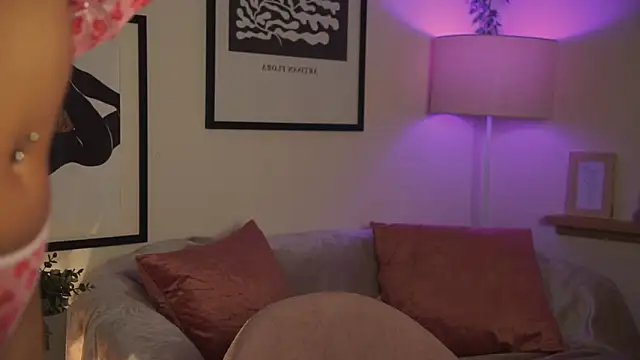 midnightbby  online show from January 14, 2026, 5:29 pm