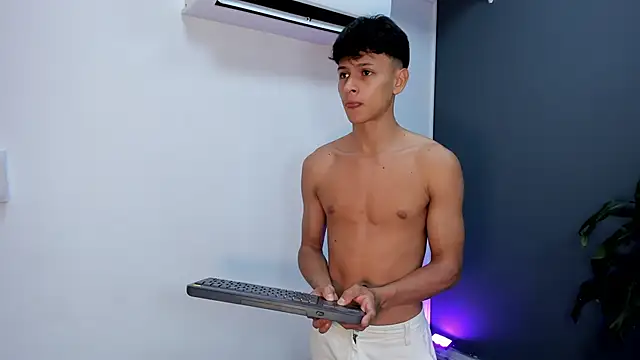 Snapshot of stephane_rouss chatting on November 1, 2025, 8:11 pm stephane rouss online show from November 1, 2025, 8:11 pm